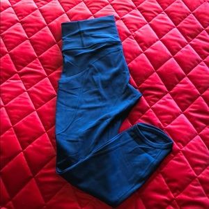 Athleta cropped leggings. NWOT! Turquoise. XS.